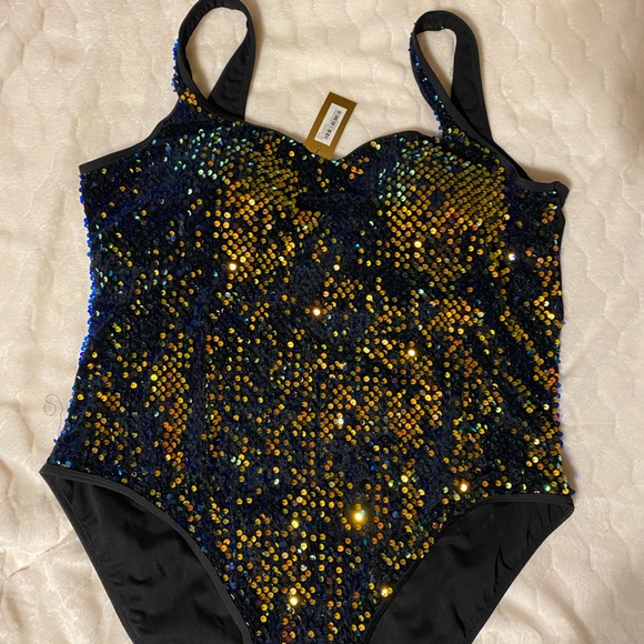 One-piece bathing suit - Picture 3 of 3